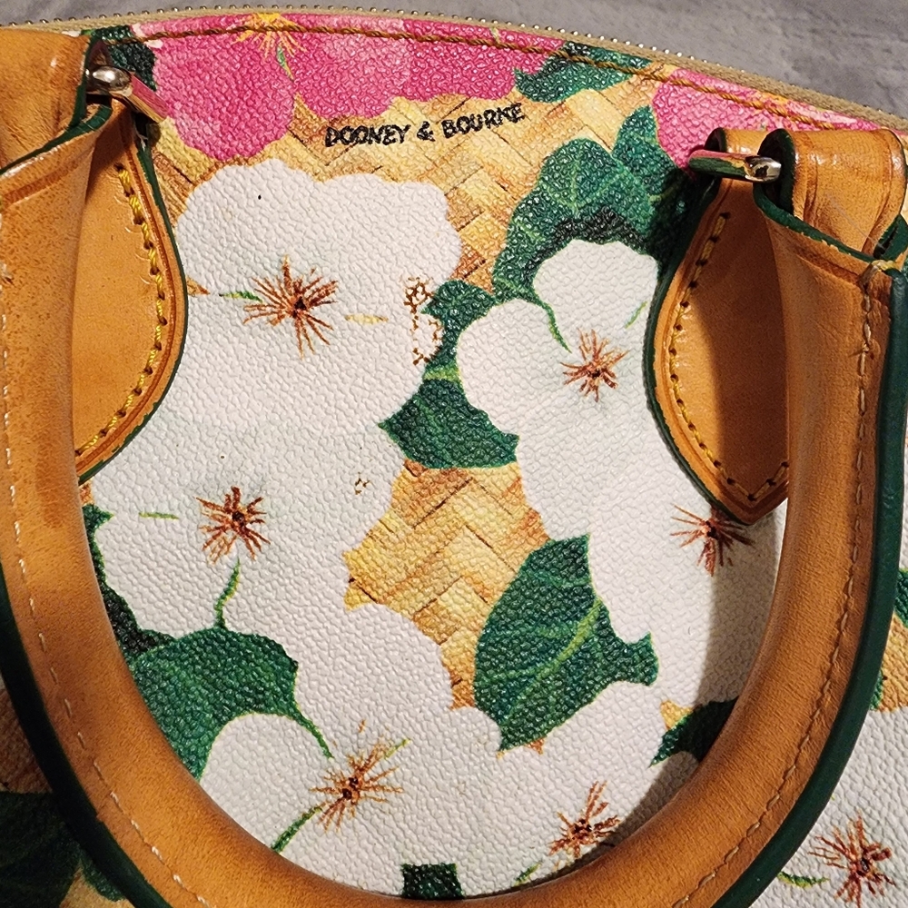 🌸 Vibrant Dooney & Bourke Hydrangea Basketweave Satchel. 🌸 - Picture 5 of 7